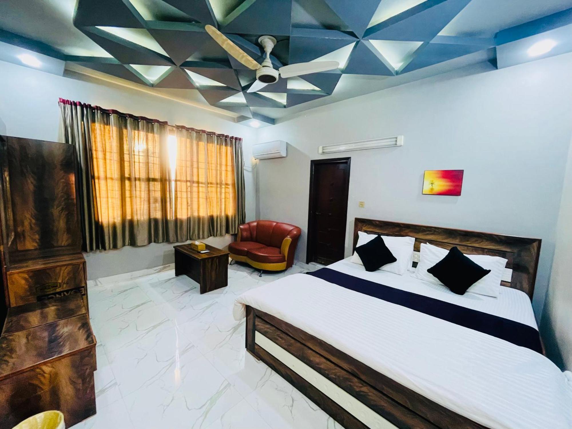 Karachi Inn Экстерьер фото