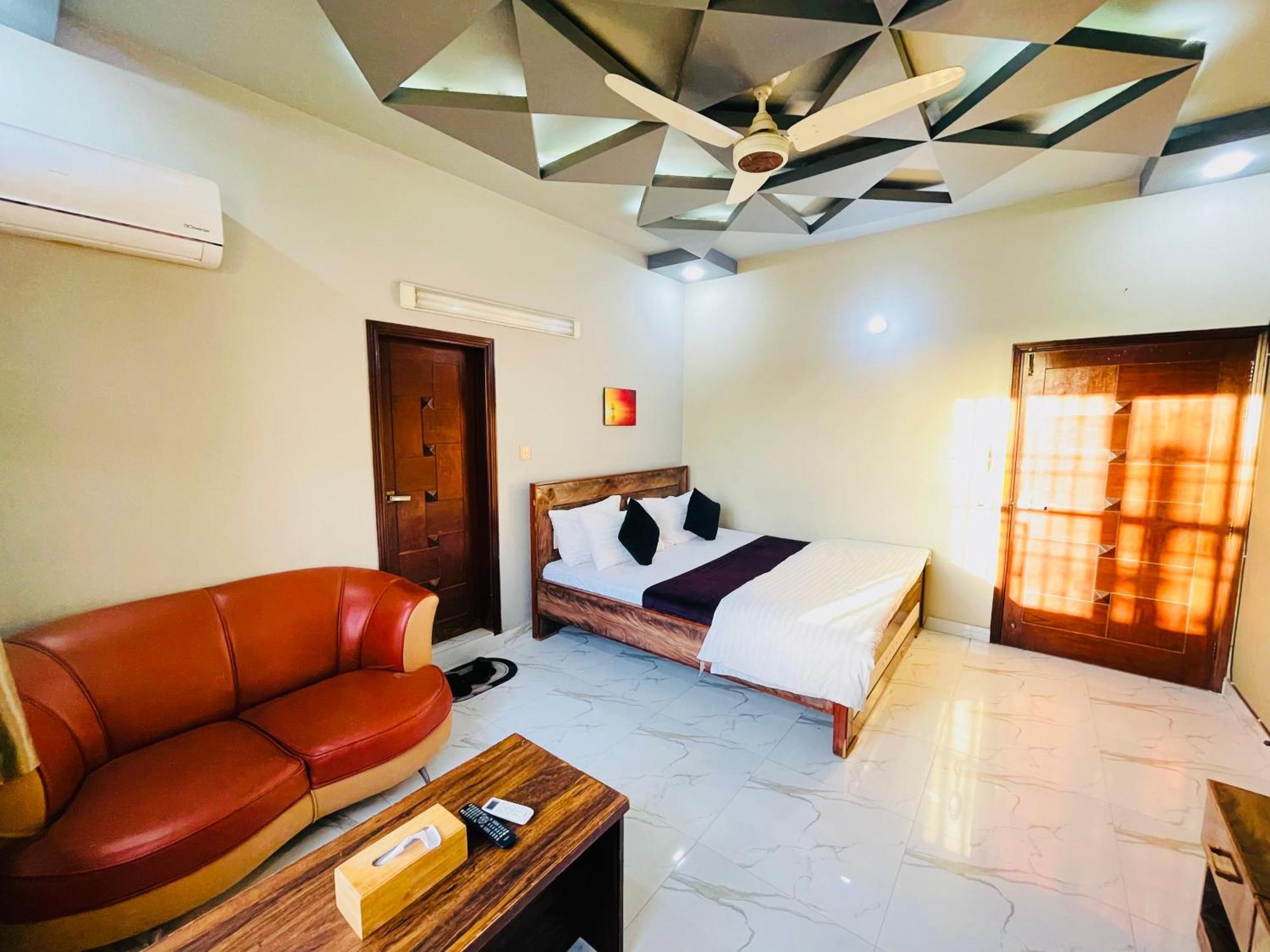 Karachi Inn Экстерьер фото